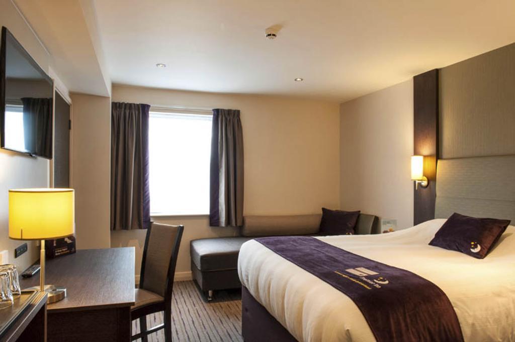 Premier Inn London Romford Central Ruang foto