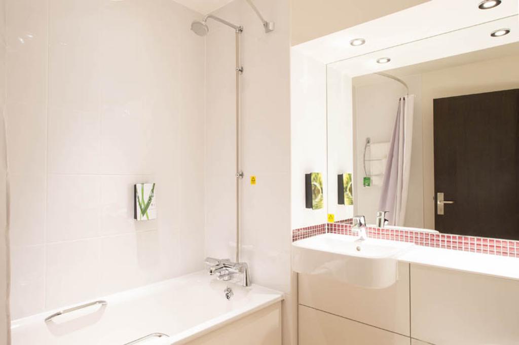 Premier Inn London Romford Central Ruang foto