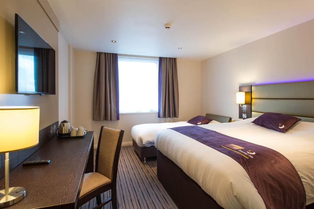Premier Inn London Romford Central Ruang foto