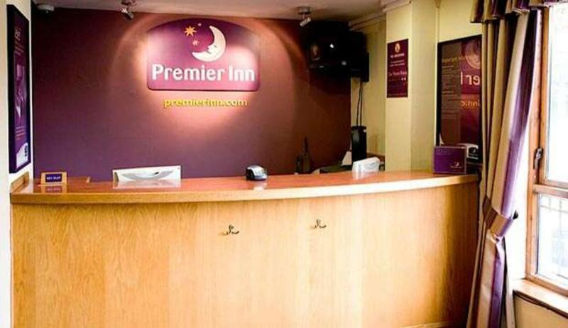Premier Inn London Romford Central Bagian luar foto