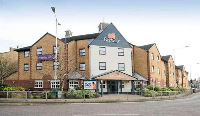 Premier Inn London Romford Central Bagian luar foto