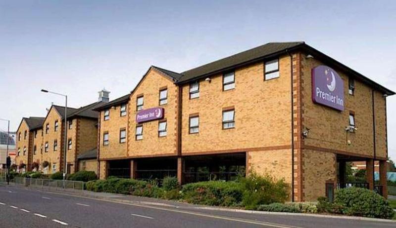 Premier Inn London Romford Central Bagian luar foto